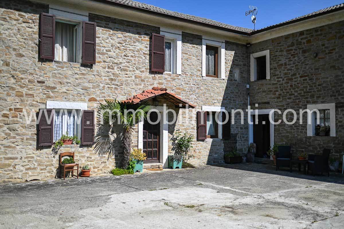 House in Roccaverano - view 1