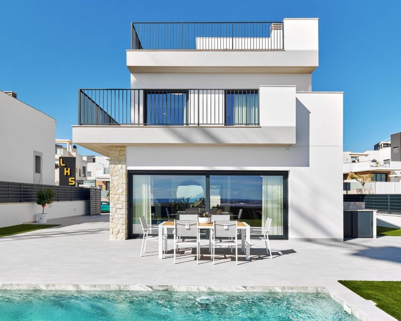 Villa in San Miguel de Salinas - view 1