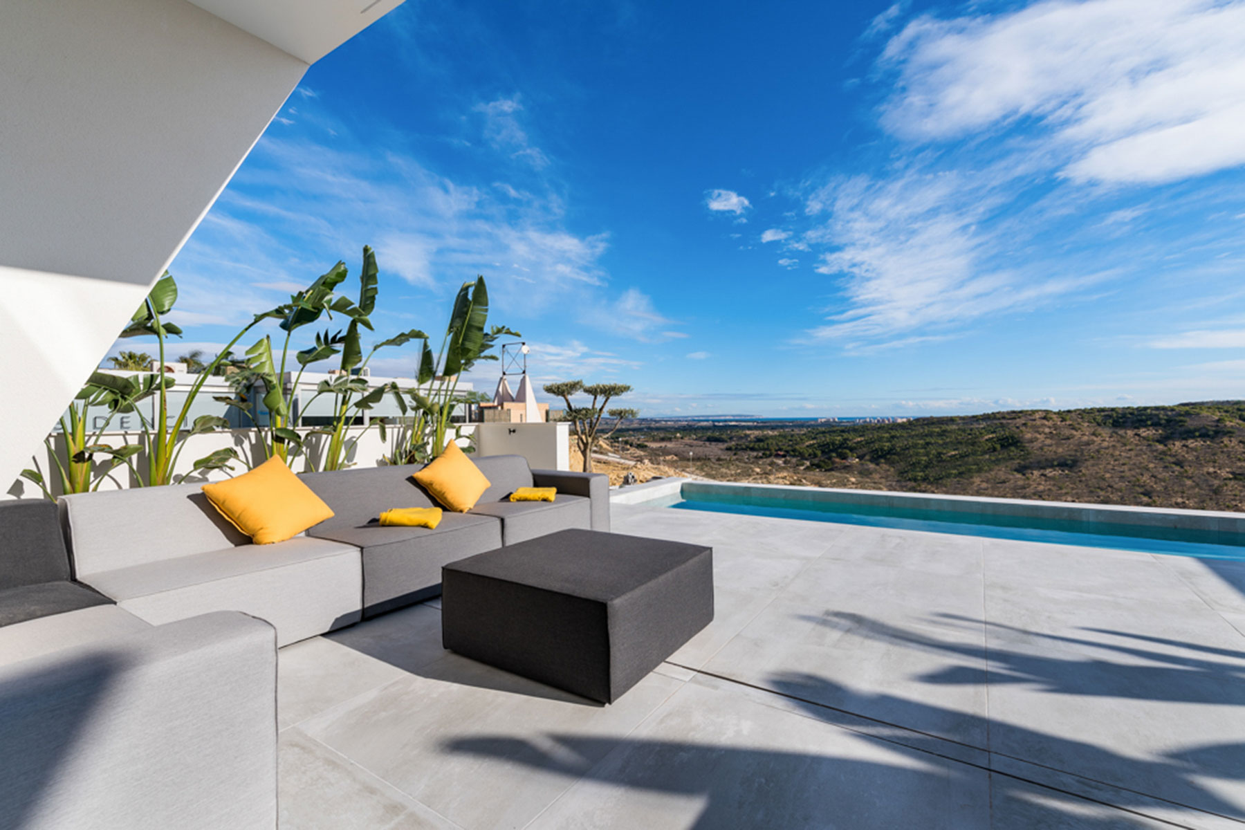 House in Alicante - view 1