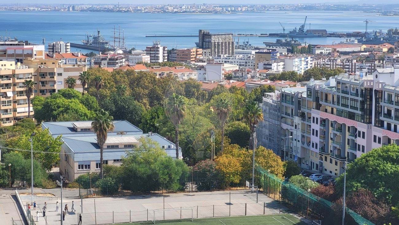 Apartment in Pragal - view 1