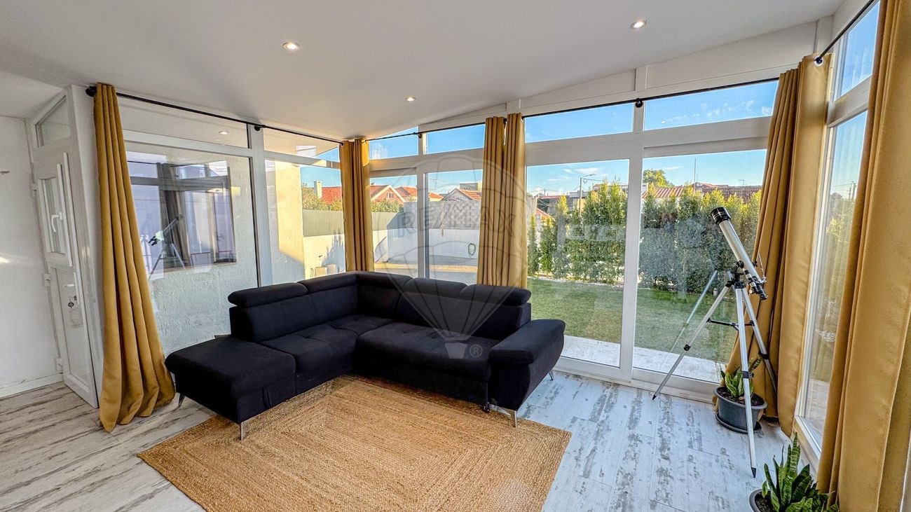 Villa in Rio de Mouro - view 1