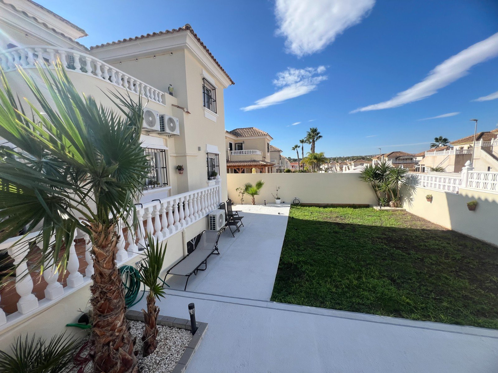 Villa in Alicante - view 1