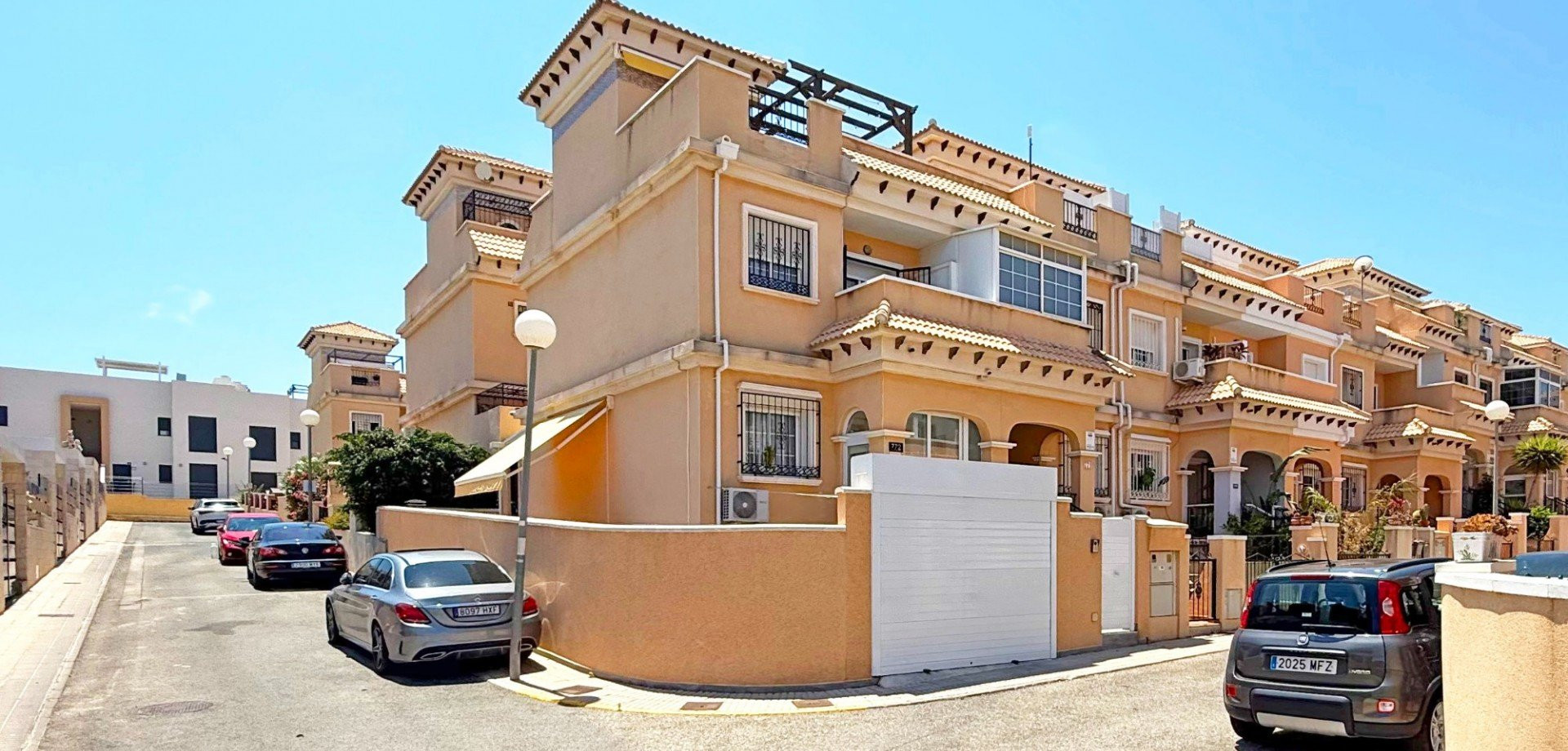 House in Alicante - view 1