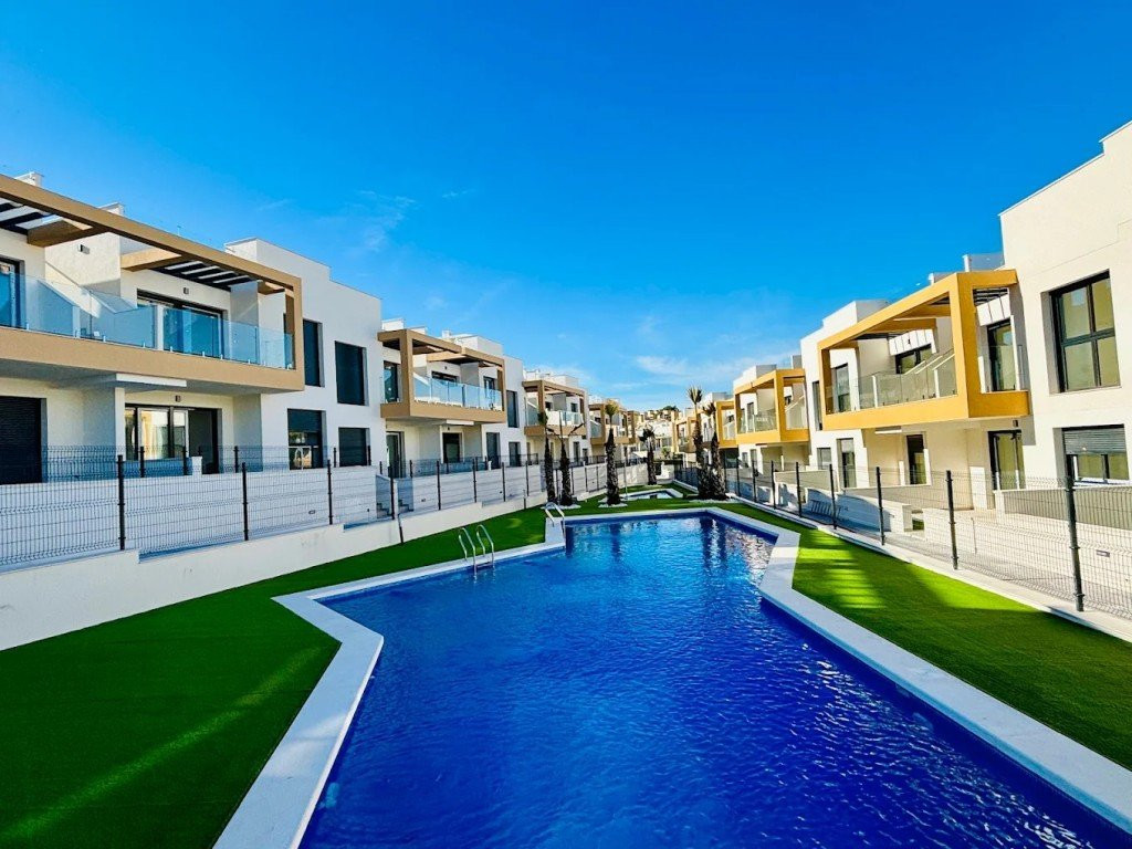 Apartment in Villamartin - view 1