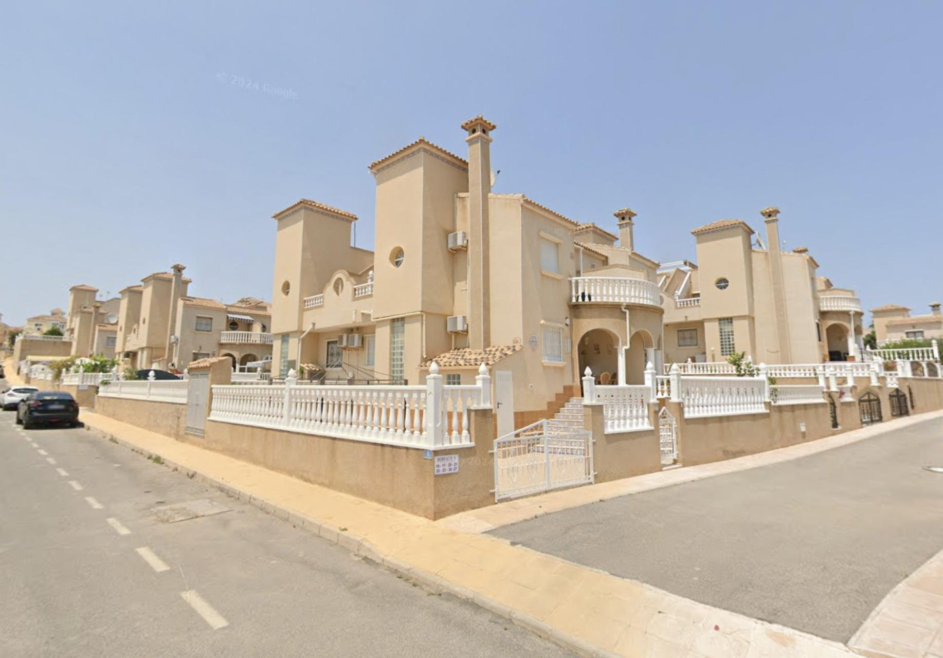 Villa in La Zenia - view 1