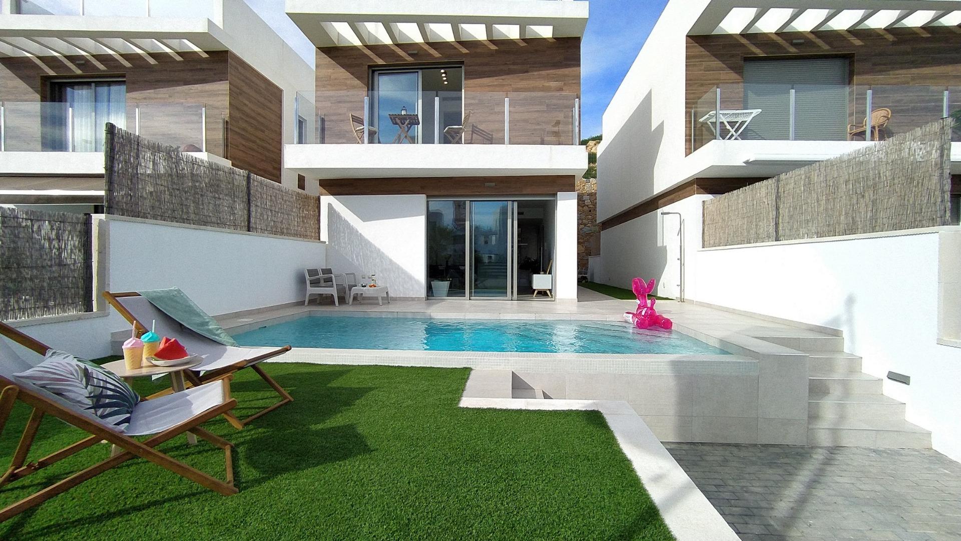 Villa in Villamartin - view 1