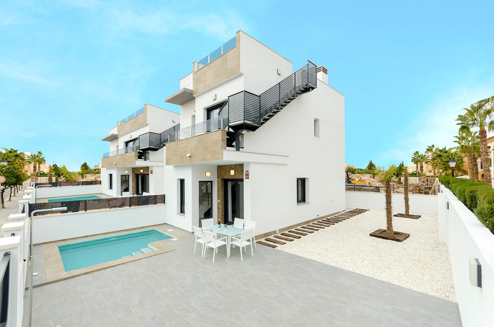 Villa in San Luis - view 1