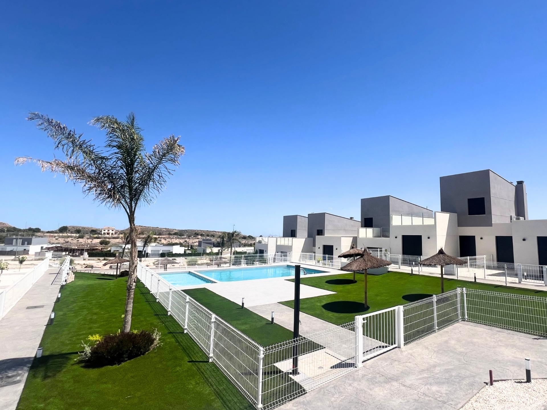 Villa in La Pareja - view 1