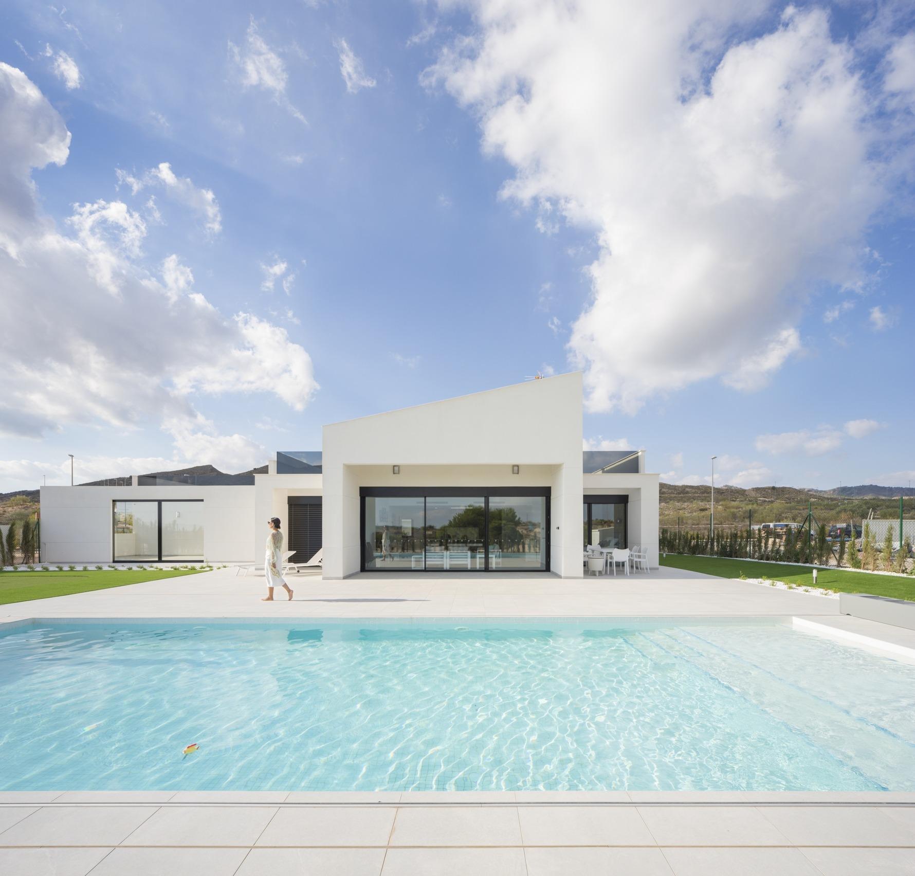 Villa in La Pareja - view 1
