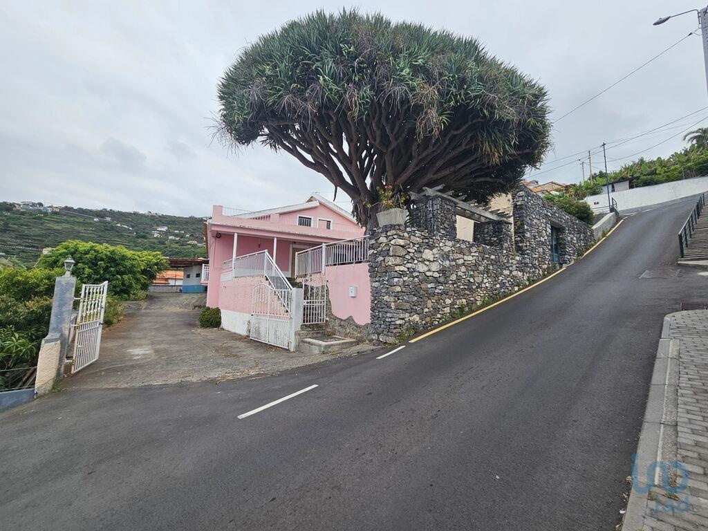 House in Estreito da Calheta - view 1