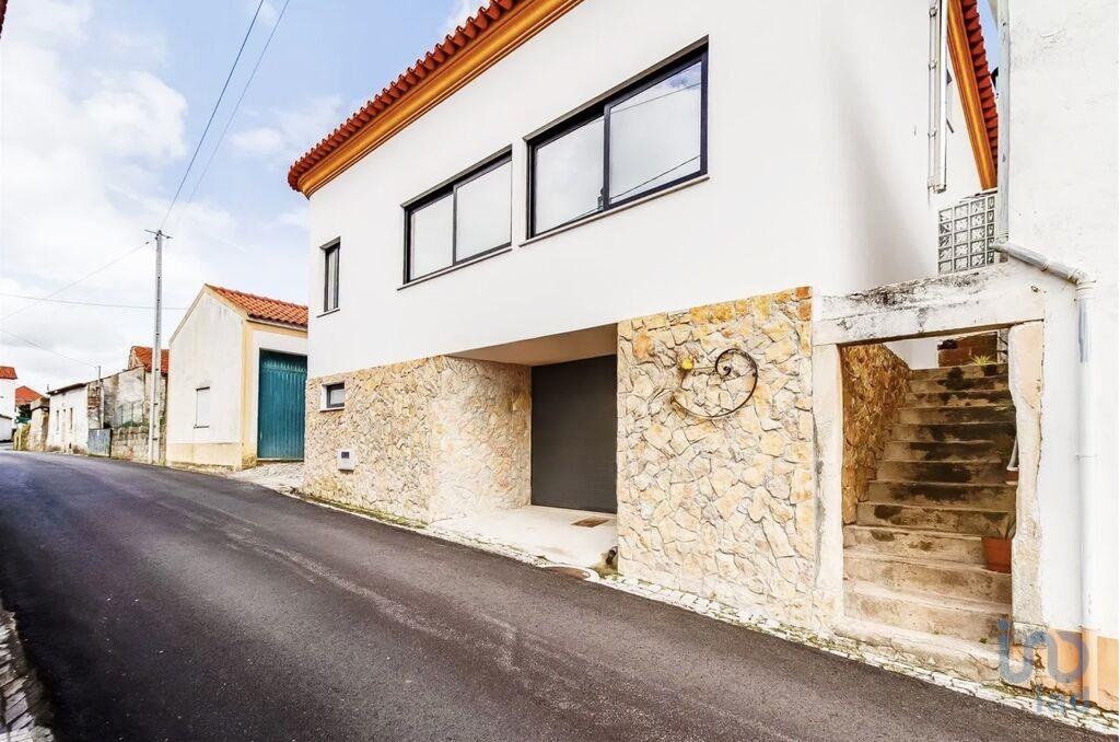 House in Batalha - view 1