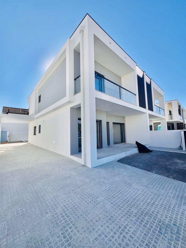 House in Seixal - view 1