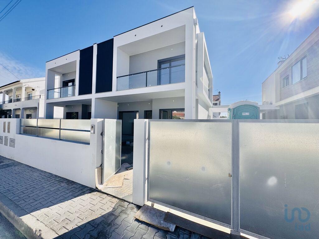 House in Seixal - view 1
