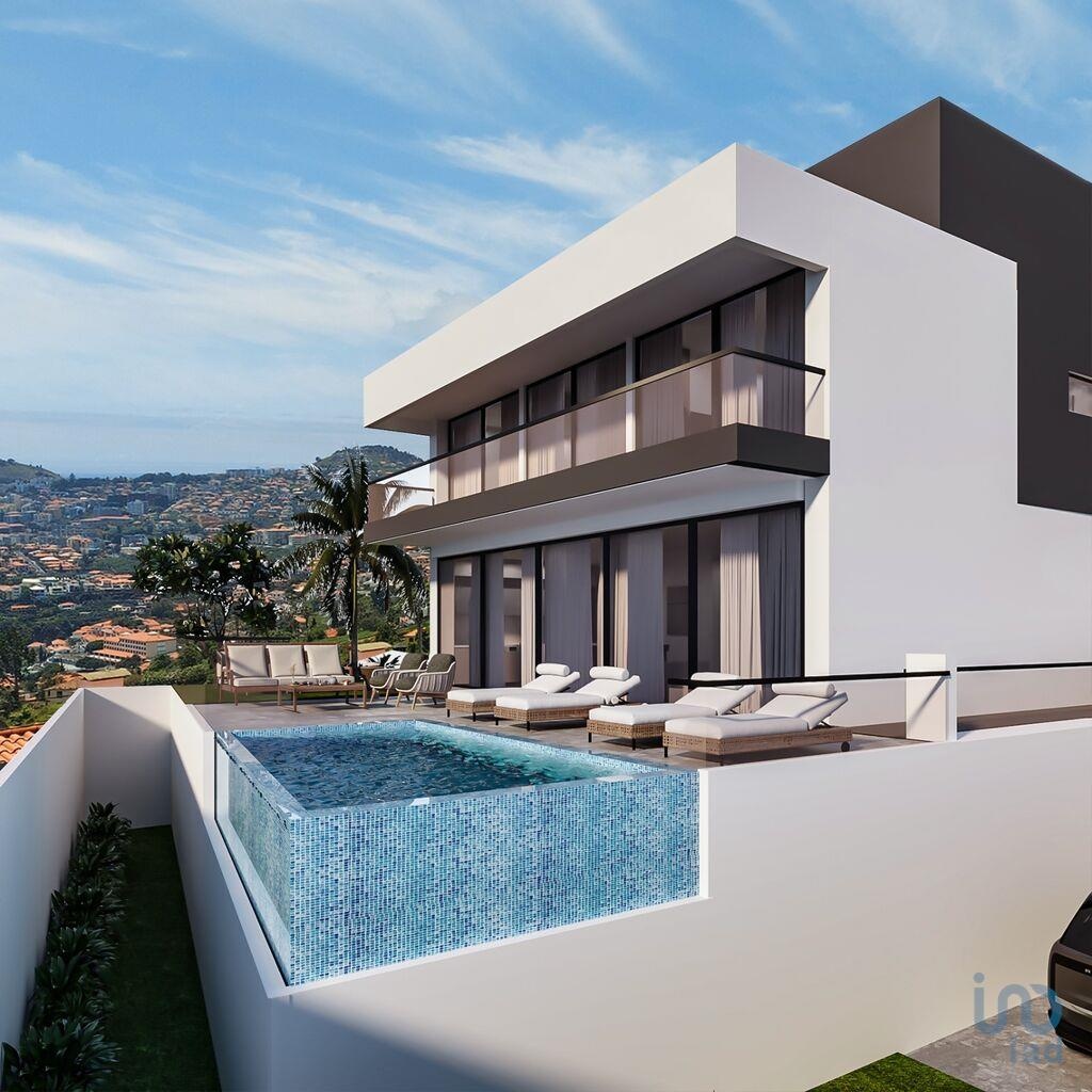 House in Funchal (Se) - view 1