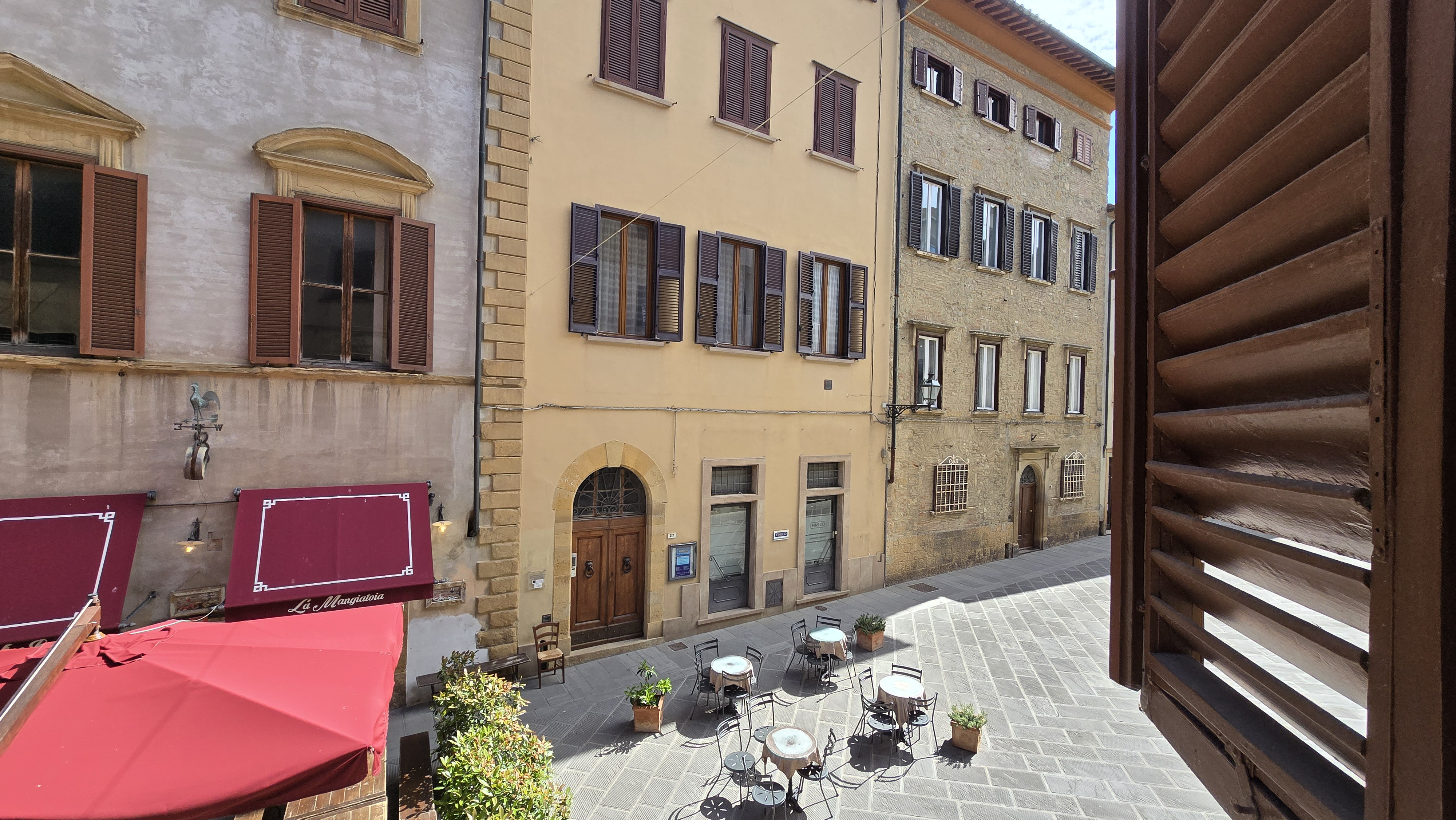 House in Volterra - view 1