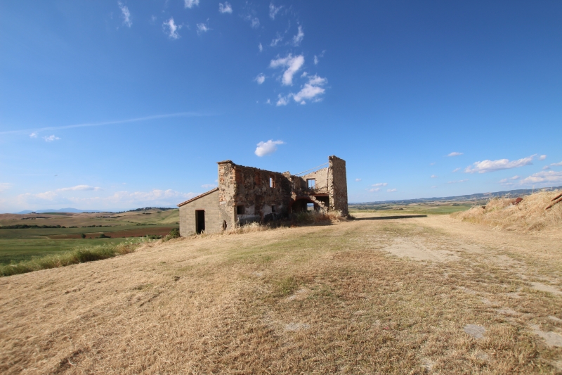 House in Lajatico - view 1