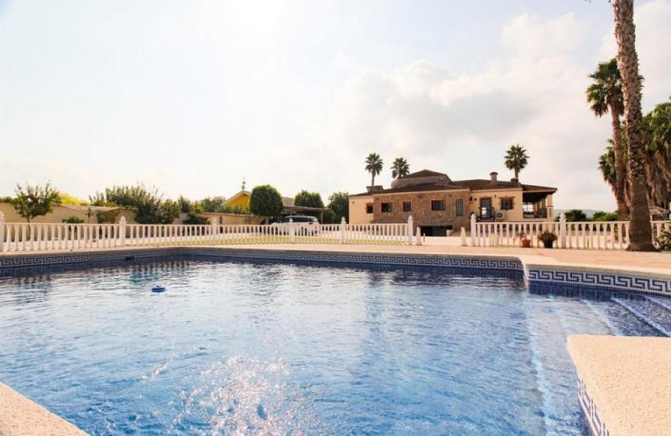 Villa in Bigastro - view 1