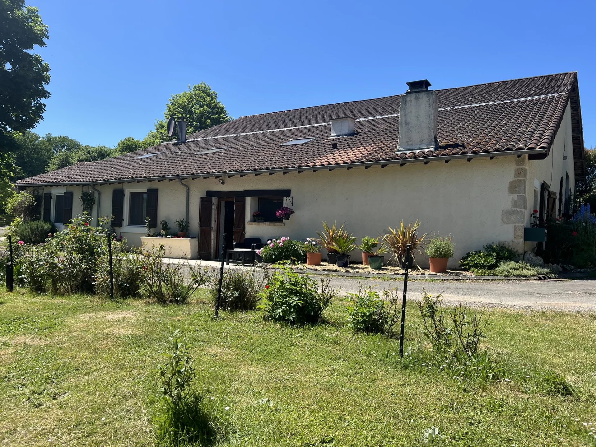 House in Lussas-et-Nontronneau - view 1