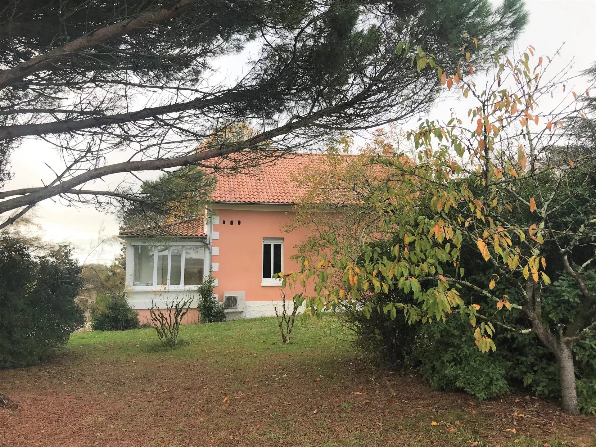 House in Monflanquin - view 1