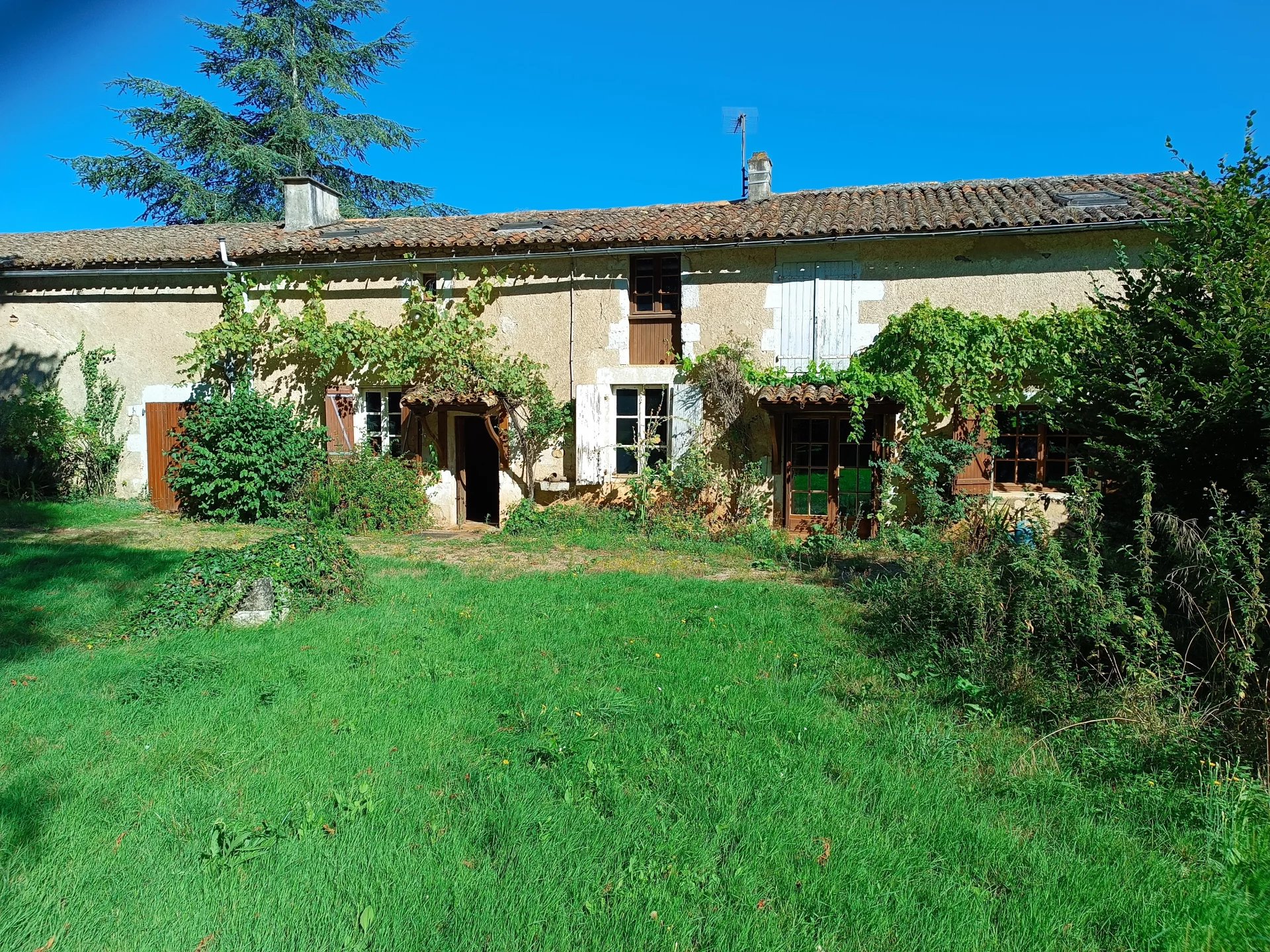 House in Lorigne - view 1