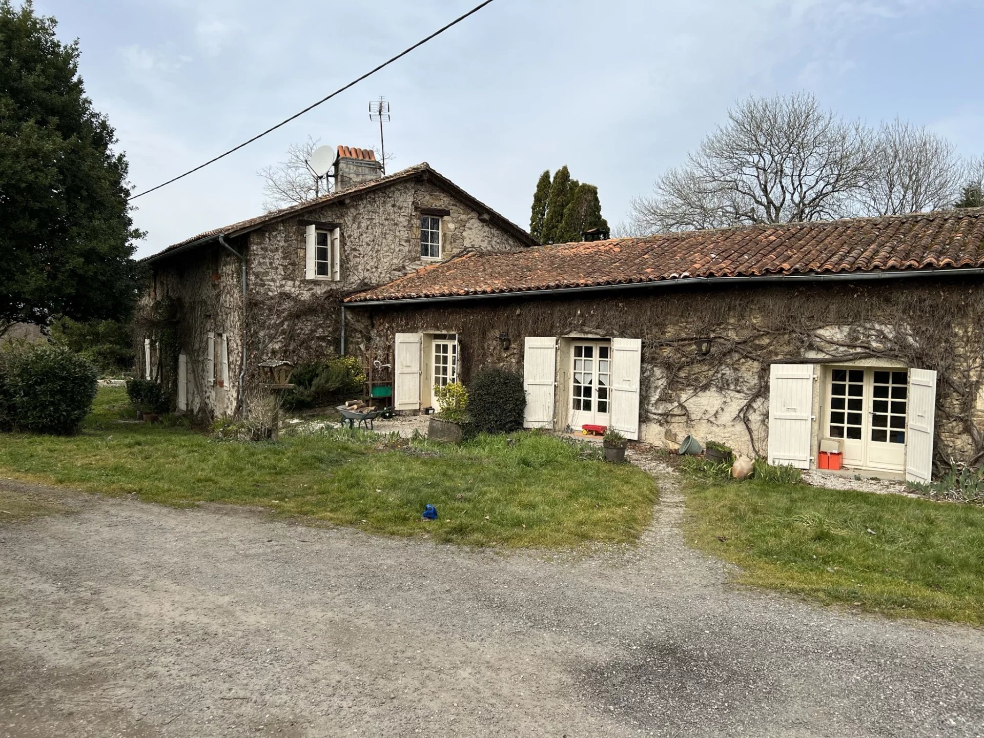House in Montemboeuf - view 1