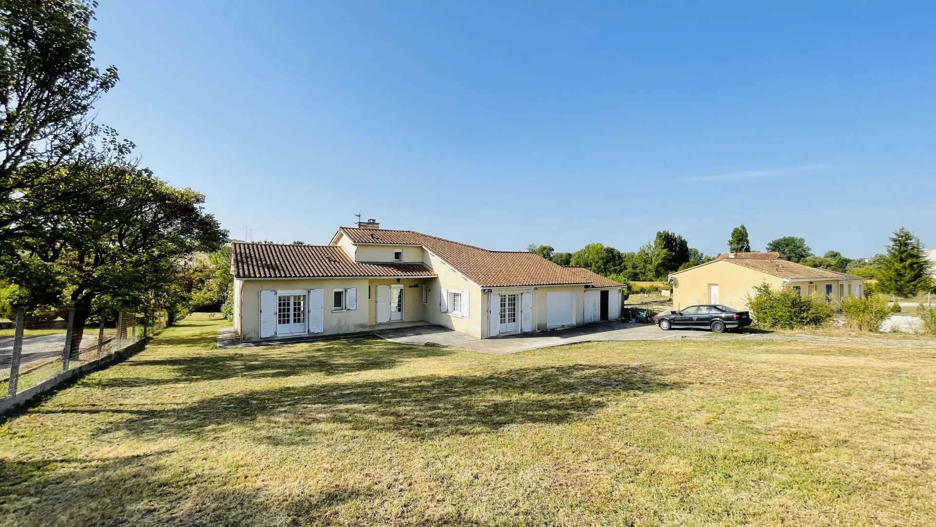House in Coteaux-du-Blanzacais - view 1
