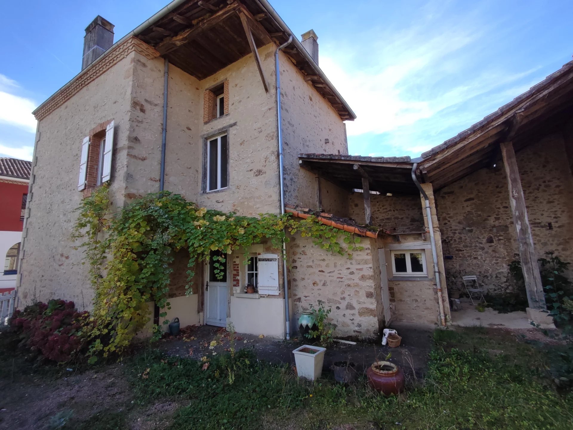 House in Vayres - view 1