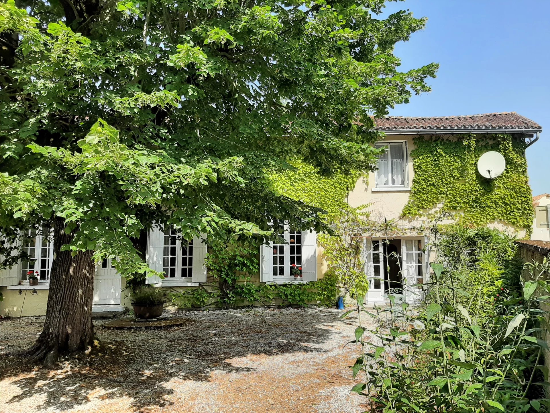 House in Saint-Severin - view 1