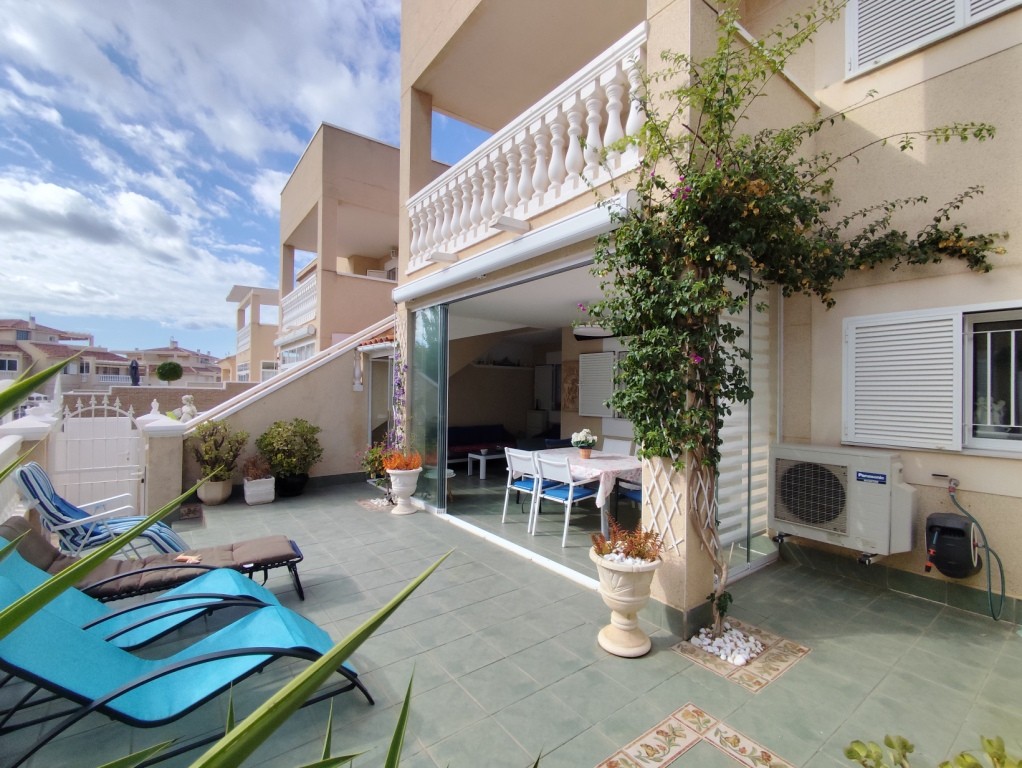 Apartment in Residencia los Altos - view 1