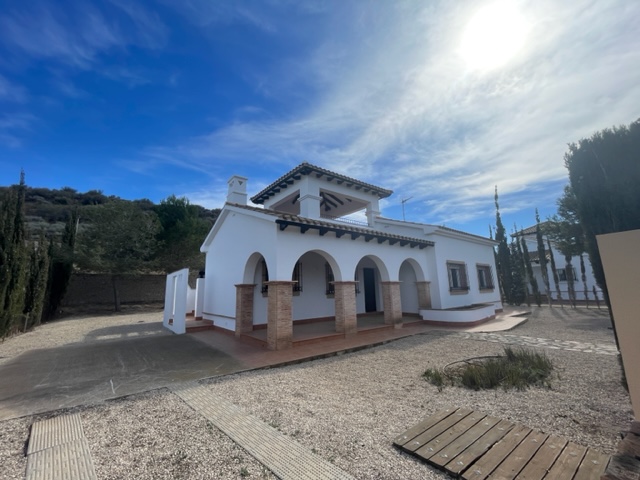 House in Fuentealamo - view 1