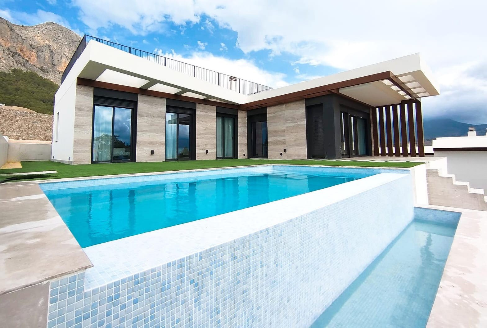 House in Alicante - view 1