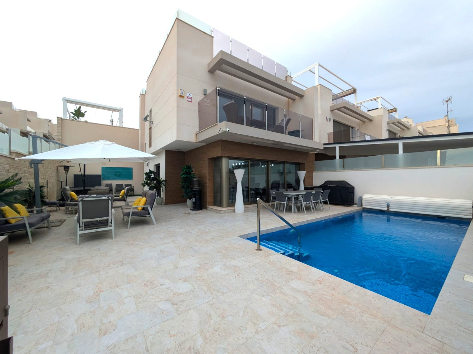 Villa in Villamartin - view 1