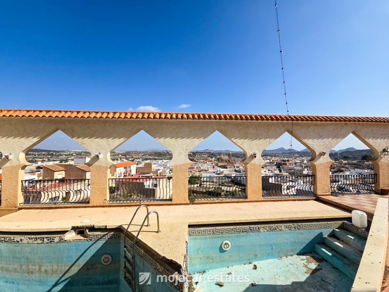 Villa in Iturrate - view 1