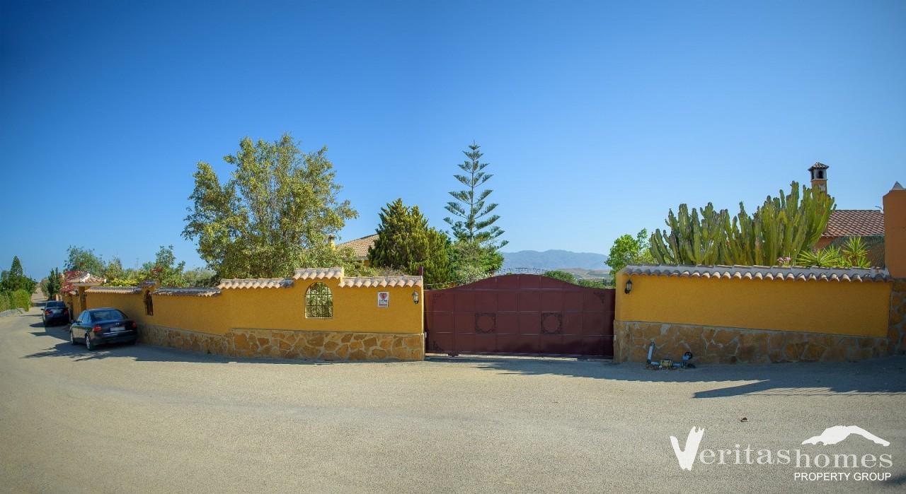 Villa in Vera - view 1