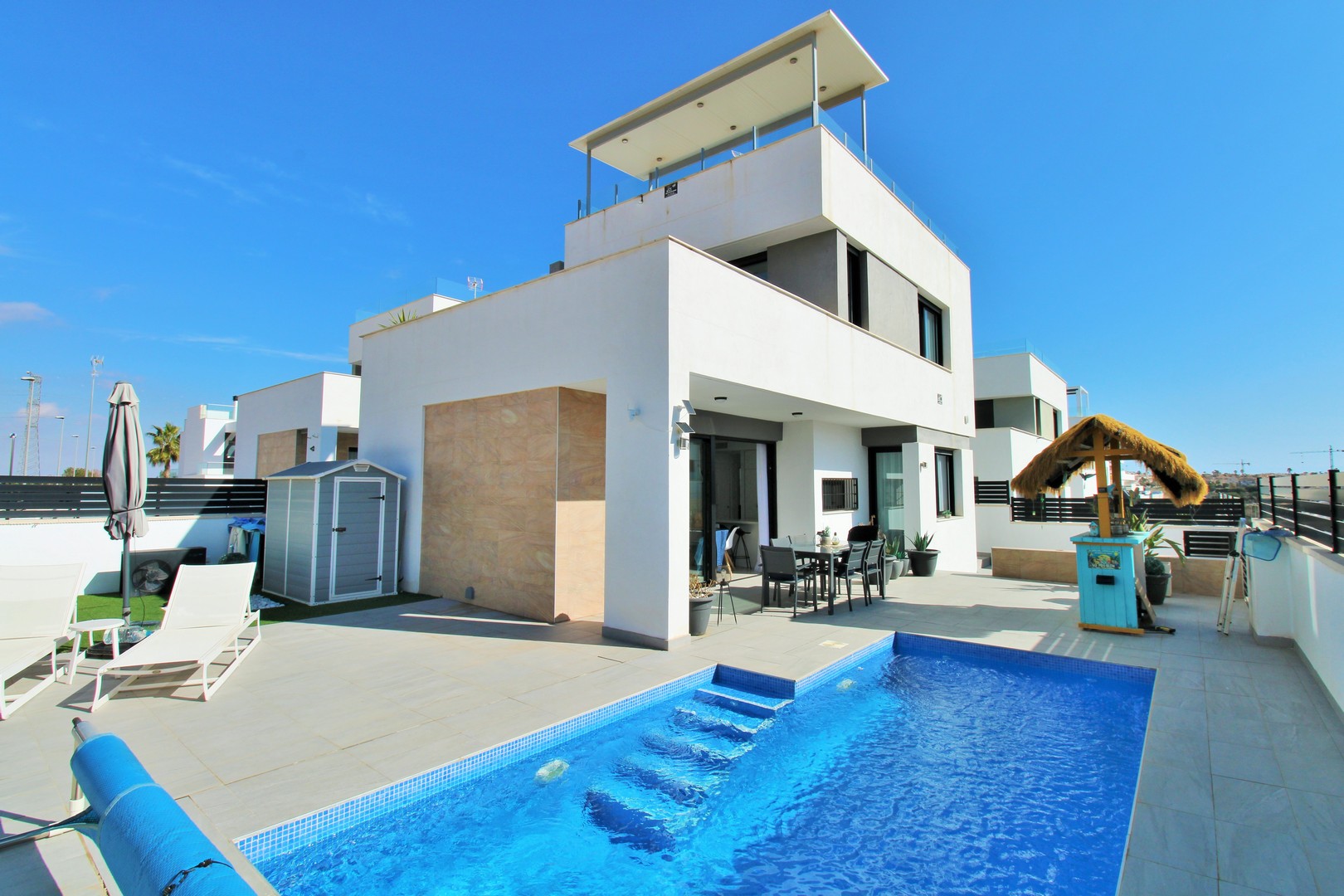 Villa in Villamartin - view 1