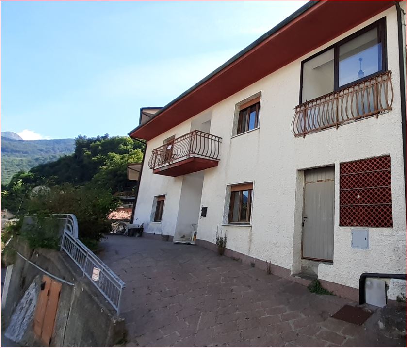 House in Vagli Sotto - view 1