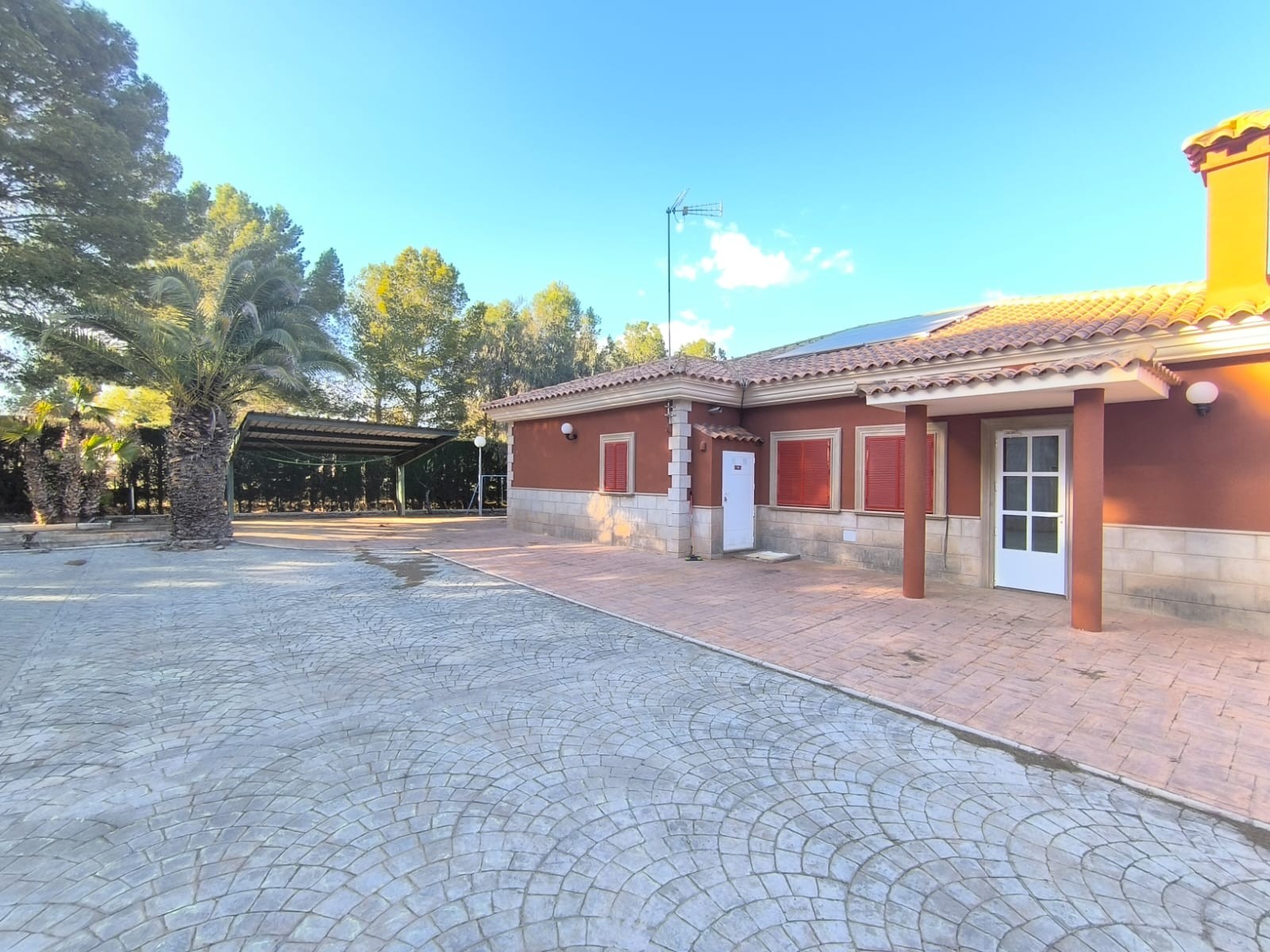 Villa in Santa Cruz - view 1