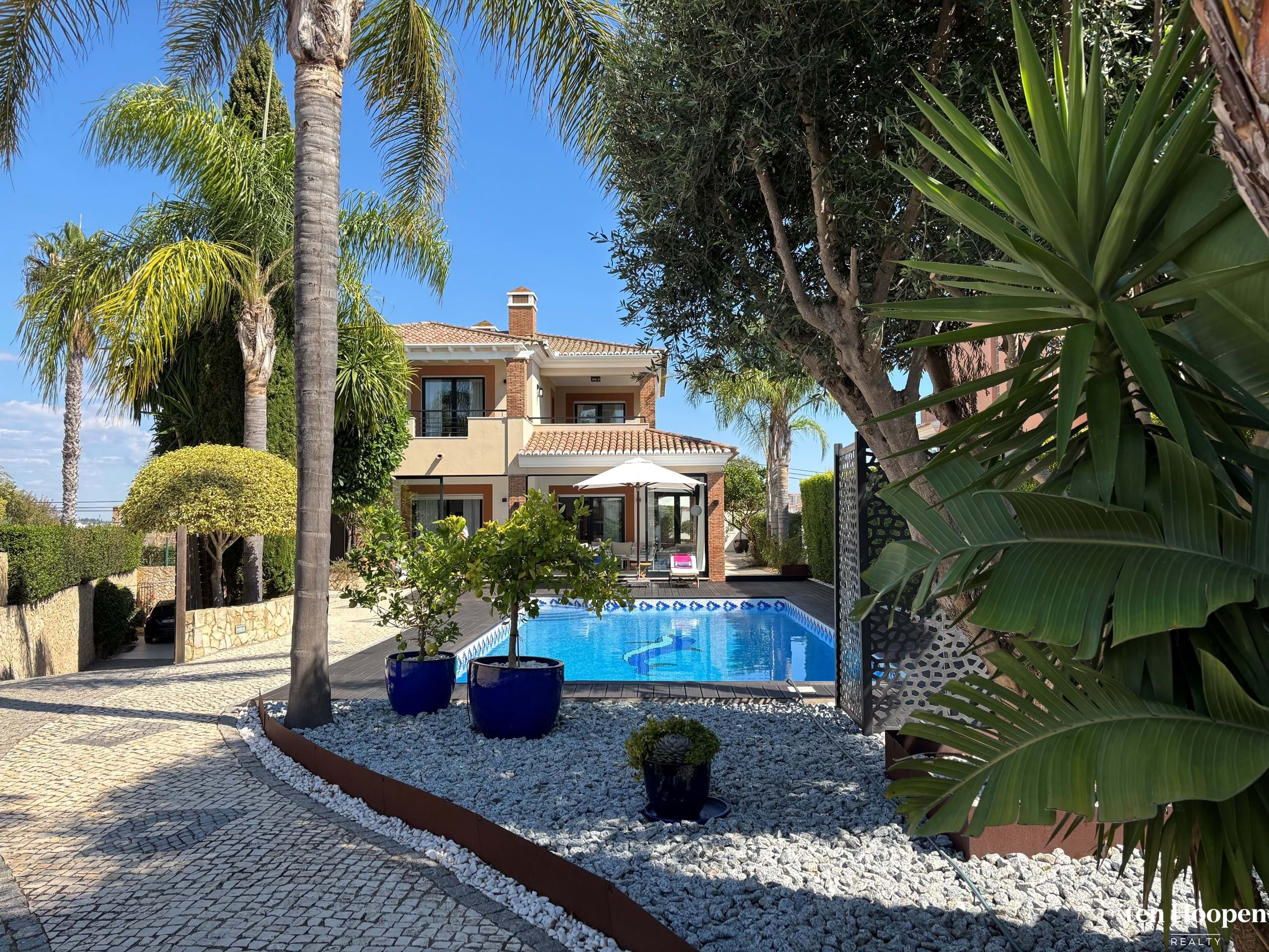 Villa in Santo Amaro - view 1