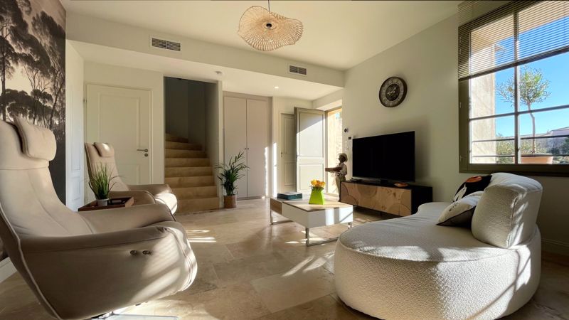Apartment in Uzes - view 1
